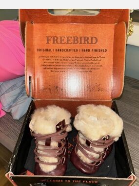 BNWT Freebird Baby Norway Wine color Booties 0-3 months